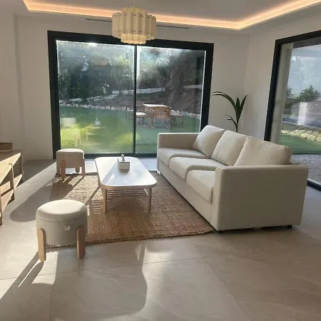 Beautiful Luxury With Pool In Vila